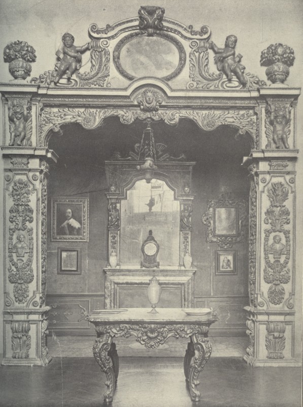 Decorazione in legno scolpito e dorato appartenente ad una alcova nella Villa del Conte di Cavour a Santena (Midana 1925, tav. 15